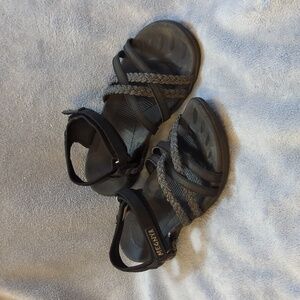 Megnya Hiking Sandals